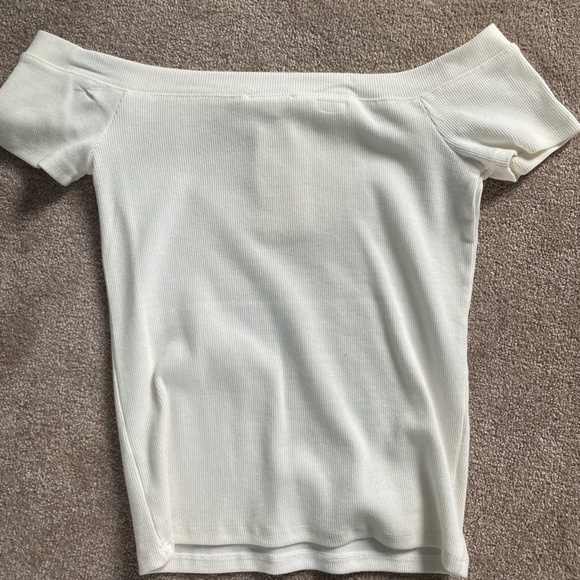 Ardene white off the shoulder medium top 🤍 - Picture 3 of 3